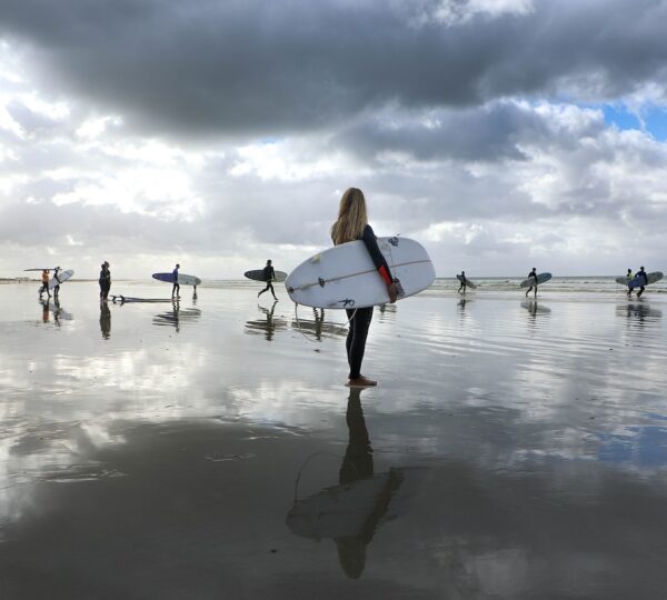 surfers-4390427_1280