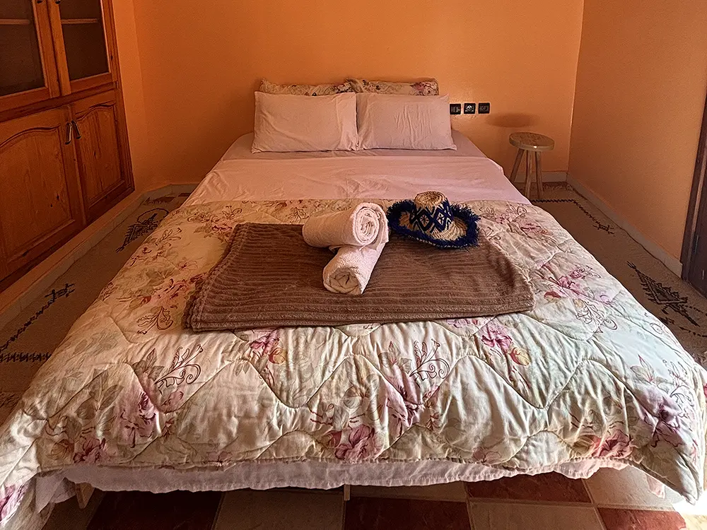 3_1 Double bed with small balcony 2