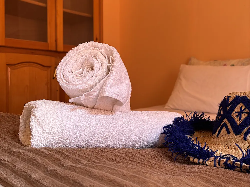 3_1 Double bed with small balcony 3