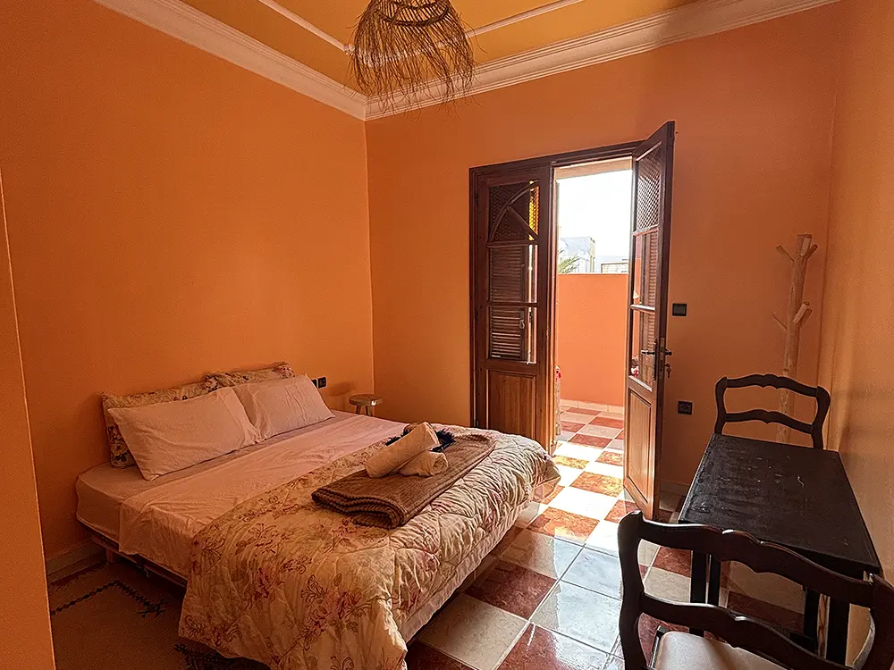 3_1 Double bed with small balcony 4